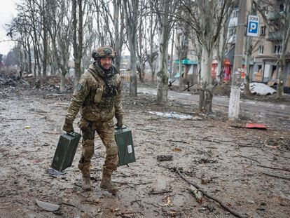 A Ukrainian serviceman carries weapons on an empty street, as Russia's attack on Ukraine continues, in the front line city of Bakhmut, in Donetsk region, Ukraine February 25, 2023. Radio Free Europe/Radio Liberty/Serhii Nuzhnenko via REUTERS THIS IMAGE HAS BEEN SUPPLIED BY A THIRD PARTY.