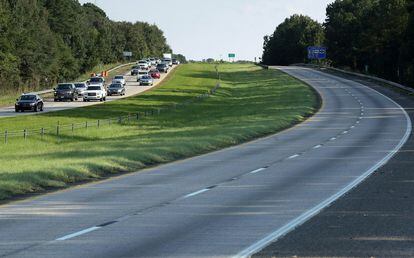 Cientos de vehículos evacuan Florida por la autopista I-95 ante la llegada del huracán, el 8 de septiembre.