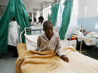 Un paciente infectado de cólera, en un hospital de Harare en 2009.