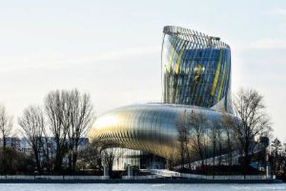 Edificio de la Cité du Vin, en Burdeos (Francia).