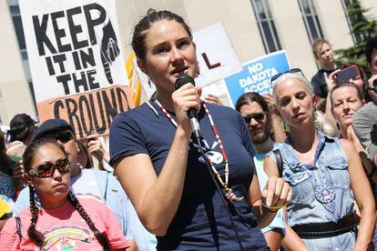 Shailene Woodley, durante una protesta contra el oleoducto Dakota Access en Washington el pasado mes de agosto.