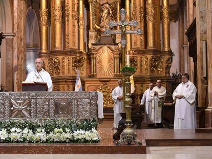 El cardenal Primado de la Argentina, Mario Poli, oficia una misa en la Catedral Metropolitana, el pasado mes de noviembre en Buenos Aires.