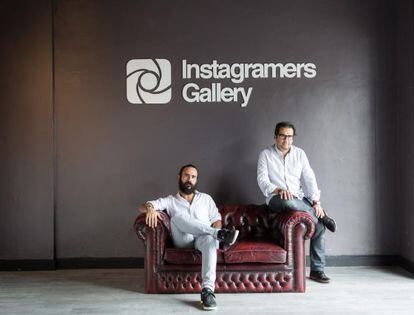 Jorge Martínez (izquierda) y Phil González en la galería.