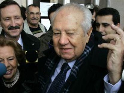 Mario Soares tras votar en las elecciones presidenciales 2006.