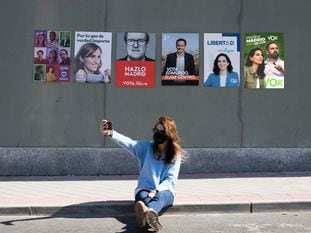 Carteles electorales de los candidatos a la presidencia de la Comunidad de Madrid.