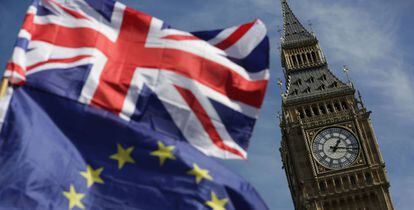 La bandera británica y la europea en una imagen de este marzo.