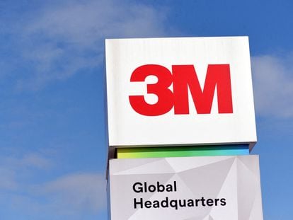 El logo de 3M en su sede en Maplewood (Minnesota).