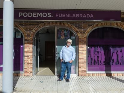El candidato de Podemos a la alcaldía de Fuenlabrada, Pedro Vigil, durante el encierro de Podemos Fuenlabrada, en la sede de Podemos, a 24 de abril de 2023, en Fuenlabrada, Madrid (España).