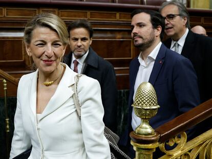 La vicepresidenta Yolanda Díaz, con los ministros Alberto Garzón y Joan Subirats y el presidente del grupo parlamentario, Jaume Asens, este martes en el Congreso.