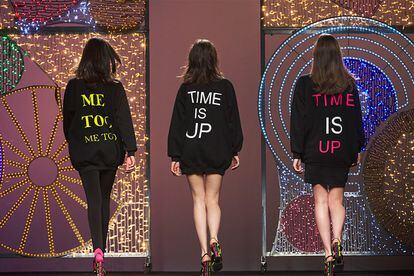 La diseñadora española Juana Martín subió a la pasarela los movimientos #MeToo y Time’s Up.