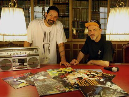 Manuel González (izq) y Sergio Aragón, alias Dr. Loncho y Dj Grime, profesores del taller de rap para desempleados.