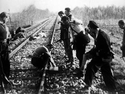 Partisanos durante una acci&oacute;n de sabotaje en la regi&oacute;n italiana del valle del Po en 1944