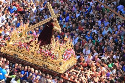 El solemne paso de Jesús Nazareno en Priego de Córdoba, cuya cofradía cuenta con casi 430 años.