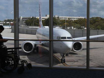 B737 MAX en el aeropuerto de Seatle. En vídeo, dos expertos analizan el avión de la polémica.