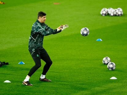 Courtois, este lunes en el último entrenamiento en Anfield.