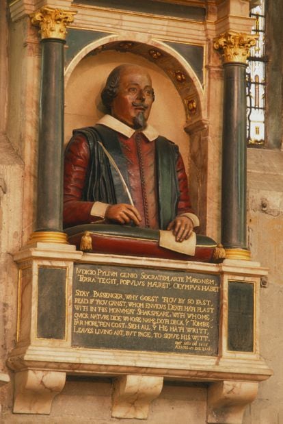 Busto de William Shakespeare en su monumento funerario en Stratford-upon-Avon.