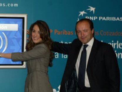 Presentaci&oacute;n en la Bolsa de los turbowarrants; en el medio, Mariam P&eacute;rez-Camino, responsable de productos cotizados de BNP Paribas. 