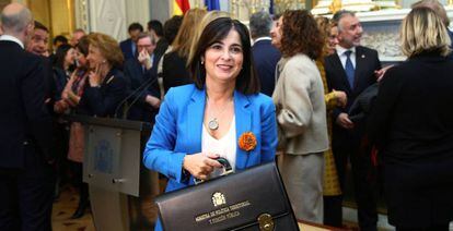 La ministra de Política Territorial y Función Pública, Carolina Darias, tras recibir la cartera ministerial de su predecesor, Luis Planas. 