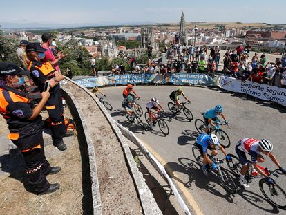 El pelotón durante la primera etapa de la Vuelta a Burgos que empezó este martes.