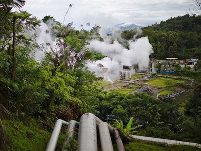 Isla de Célebes (Indonesia), donde el cultivo de palmeras de Palmira ayuda al medio ambiente y proporciona ingresos a la población. Mediante energía geotérmica, una fábrica produce una tonelada de azúcar al mes sin generar desperdicios.