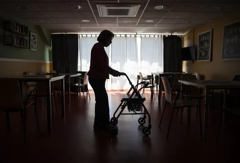 Una anciana en una residencia en la Comunidad de Madrid.