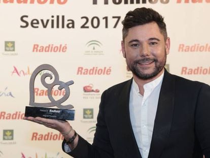 El cantante Miguel Poveda, durante los premios Radiol&eacute; 2017 en Sevilla.