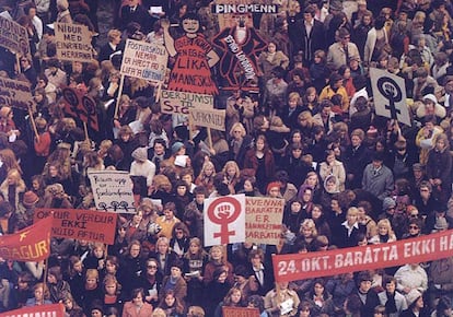 Manifestación de mujeres por la igualdad, el 24 de octubre de 1975 en Reikiavik.