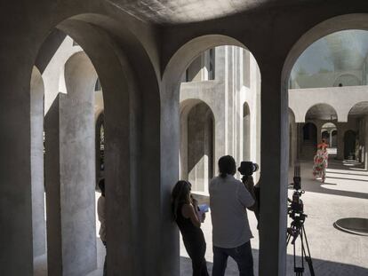 Filmació d'una desfilada a l'Espai XC Xavier Corberó, a Esplugues de Llobregat.
 