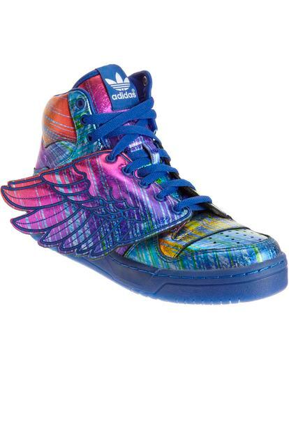 La versión divertida de las mitológicas sandalias del dios Hermés hechas zapatillas, de Adidas X Jeremy Scott (160 euros).