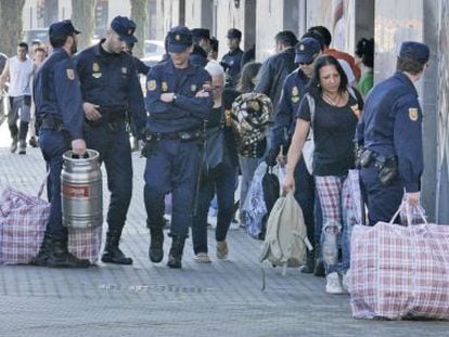 Un momento del desalojo de la corrala La Utop&iacute;a. 