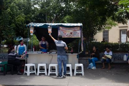 Comercios ambulantes en Guadalajara, el pasado 7 de mayo.