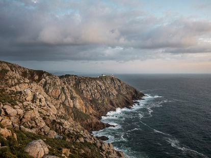El legendario Cabo Fisterra es uno de los puntos emblemáticos del Camino de Fisterra y Muxía. Recorrerlo requiere de una buena forma física.