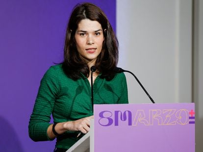 La portavoz de Unidas Podemos Isa Serra durante una rueda de prensa en la sede de Podemos de Madrid.