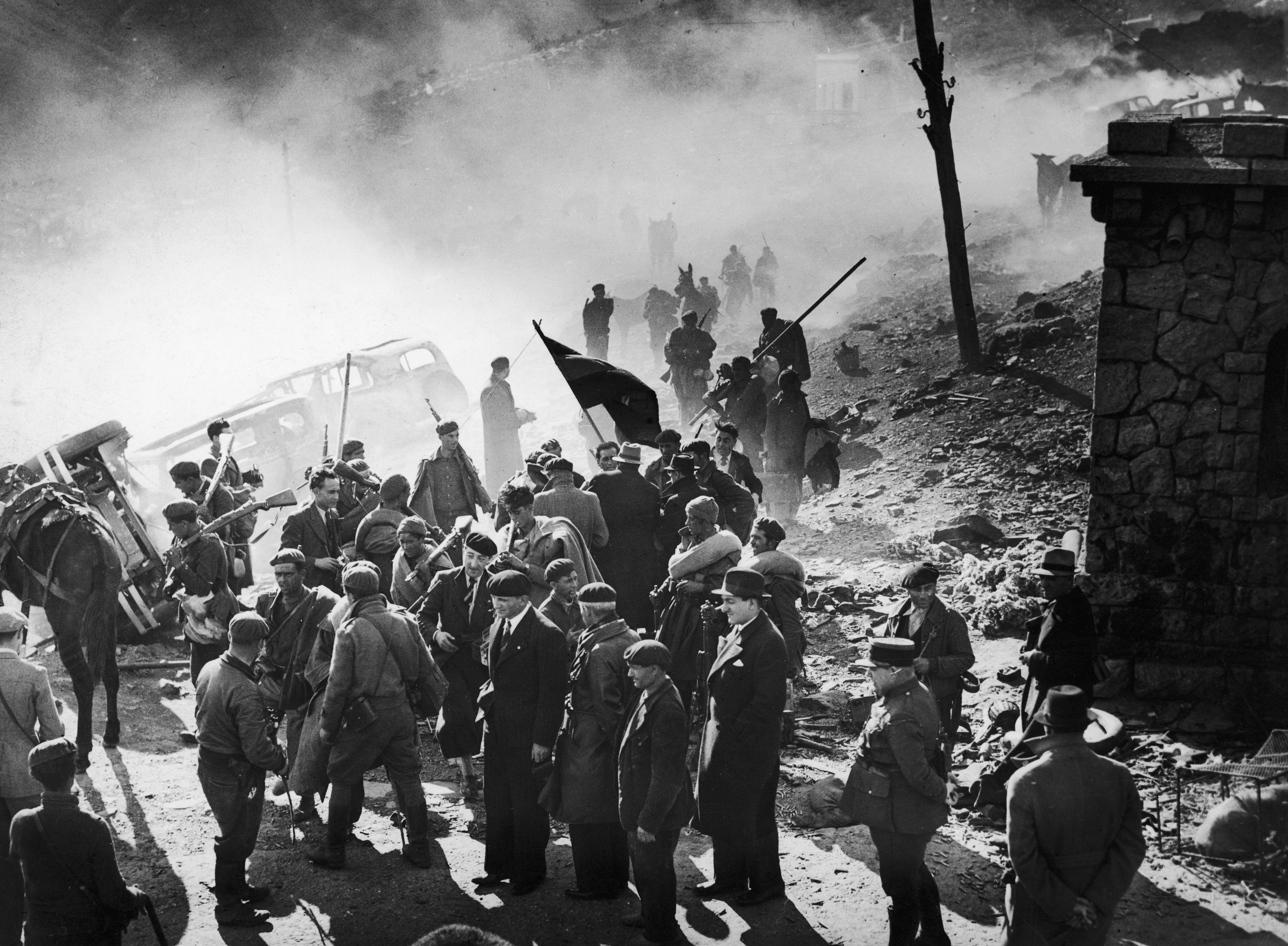 El ejército golpista ocupa la ciudad fronteriza española de Portbou durante la Guerra Civil española, el 11 de febrero de 1939.
