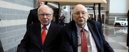El presidente de Berkshire Hathaway, Warren Buffett, y su vicepresidente, Charlie Munger.