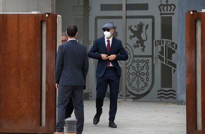 Los dos 'mossos' absueltos, a su salida de la sede de la Audiencia Nacional tras una de las sesiones del juicio.