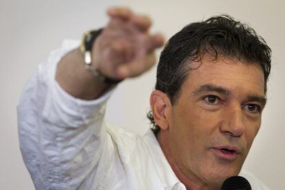 El actor Antonio Banderas habla durante la rueda de prensa previa al pregón que dará mañana en Málaga.