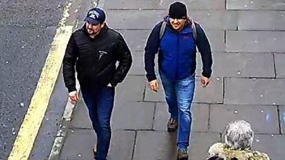 Los sospechosos del envenenamiento al exespía ruso Serguéi Skripal, captados por una cámara en Salisbury.