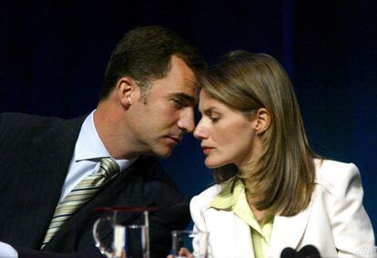 Felipe VI y Letizia Ortiz, en septiembre de 2004, unos meses después de contraer matrimonio.