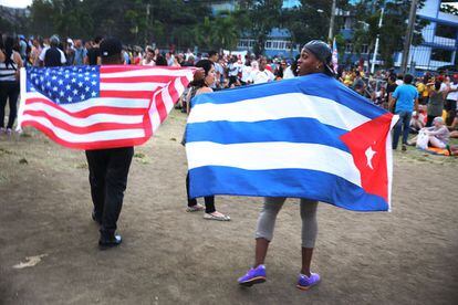 Banderas de EE UU y Cuba en el concierto de los Rolling Stones en La Habana