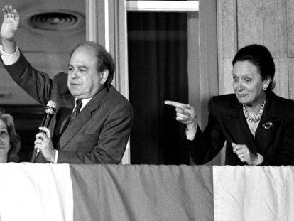 Jordi Pujol, junto a su esposa Marta Ferrusola, en un acto de CiU en las elecciones de 1992, que le dieron la mayoría absoluta.