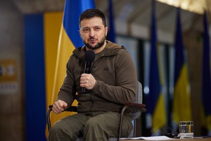 El presidente de Ucrania, Volodímir Zelenski, en comparecencia ante la prensa en Kiev, el 23 de abril.