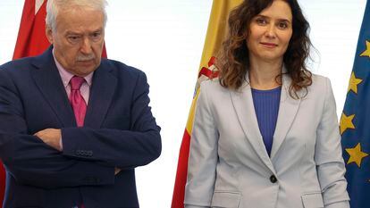 El nuevo presidente de la Cámara de Cuentas de Madrid, Joaquín Leguina, toma posesión de su cargo en presencia de la presidenta de la Comunidad de Madrid, Isabel Díaz Ayuso, este jueves en la Asamblea de Madrid.