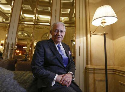 William Haseltine, en la cafeter&iacute;a del Hotel Ritz de Madrid