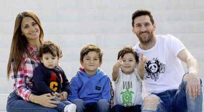 Messi con su mujer Antonella e hijos, en una foto del instagram del futbolista