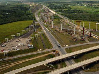 Obras de construcci&oacute;n de la autopista SH-130, en Texas (EE UU).