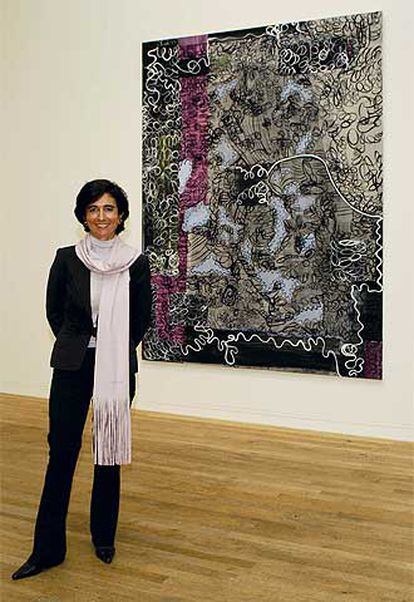 Paloma Botín, junto a <i>Bilingual</i> (1998-1999), de Juan Uslé, en la Tate Modern.