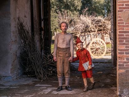 Roberto Benigni y Federico Ielapi, en 'Pinocho'
