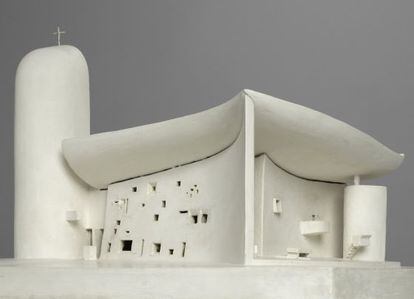 Una maqueta de la conocida Chapelle Notre-Dame-du-Hauf (Ronchamp) de Le Corbusier.