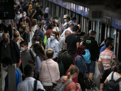 Andén de la estación de La Sagrera.